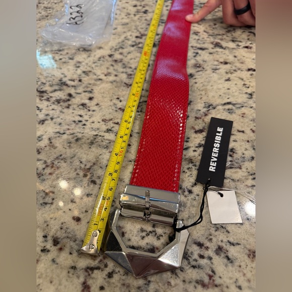 NWT Small White House/black market reversible belt. A322 - Picture 5 of 6